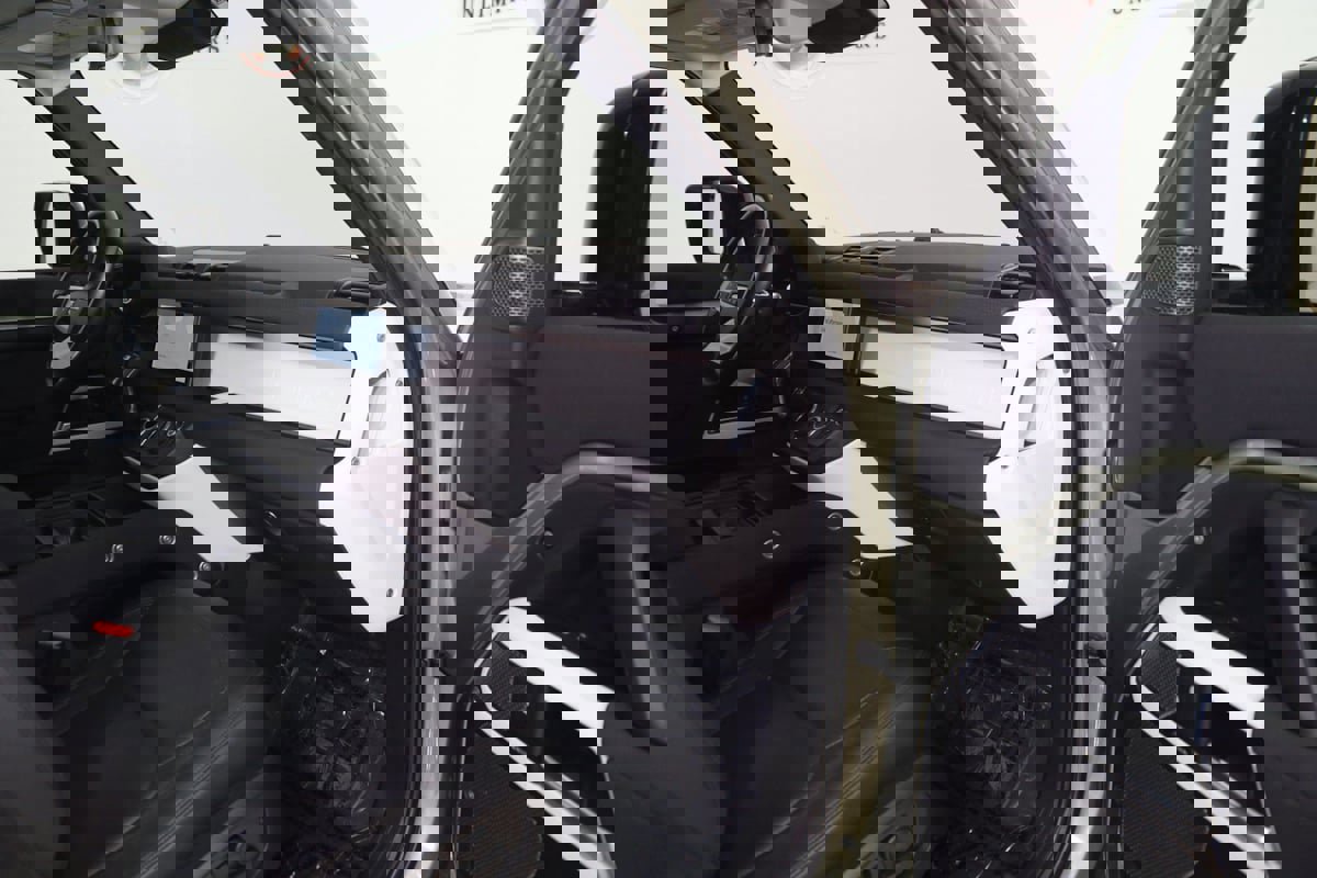 Used 2023 Land Rover Defender 110 S image 55