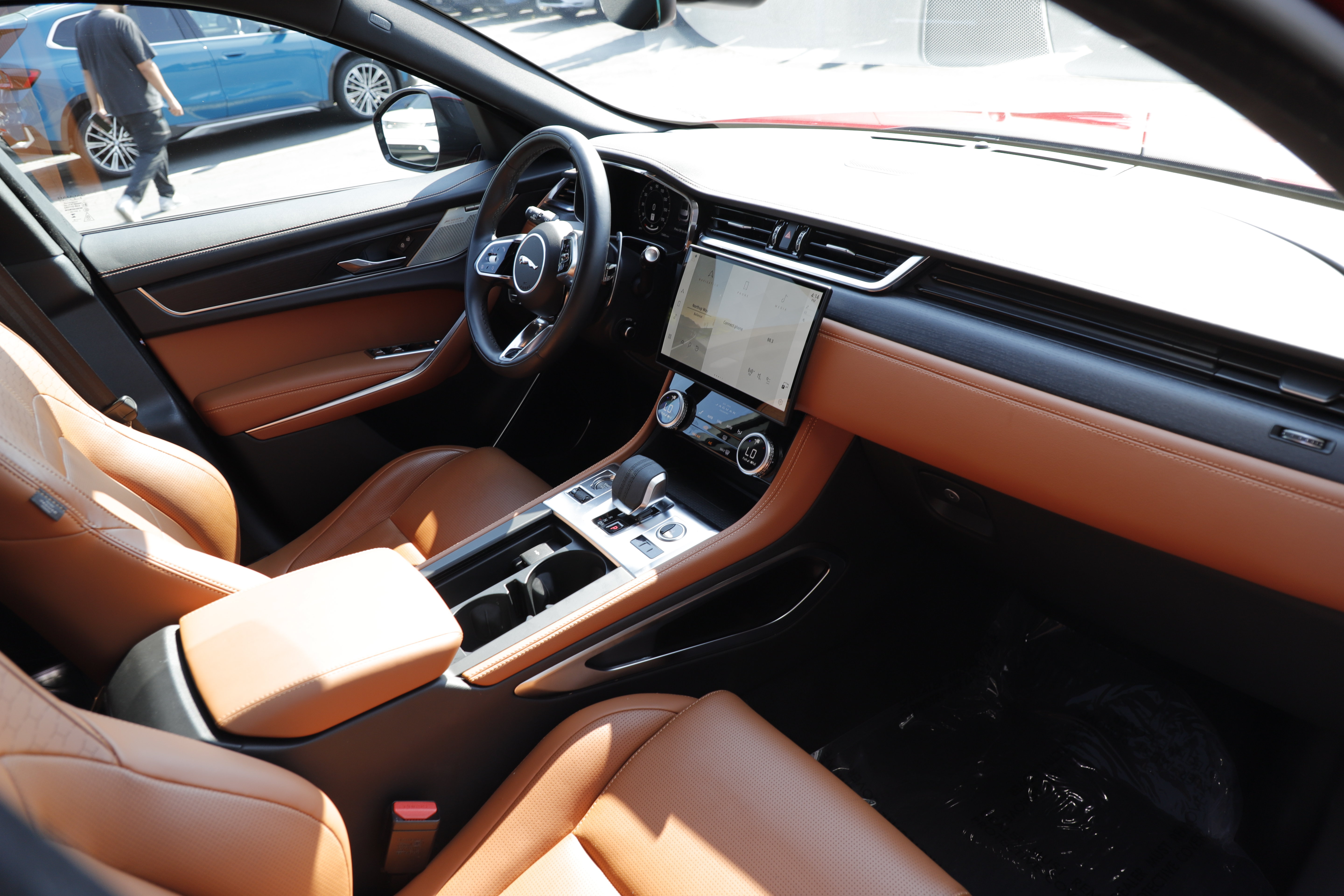 Certified 2025 Jaguar F-PACE R-Dynamic S AWD/4WD image 12