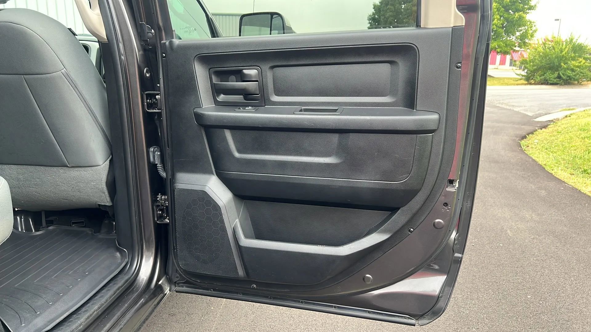 Used 2017 RAM 2500 Tradesman w/ Chrome Appearance Group image 21