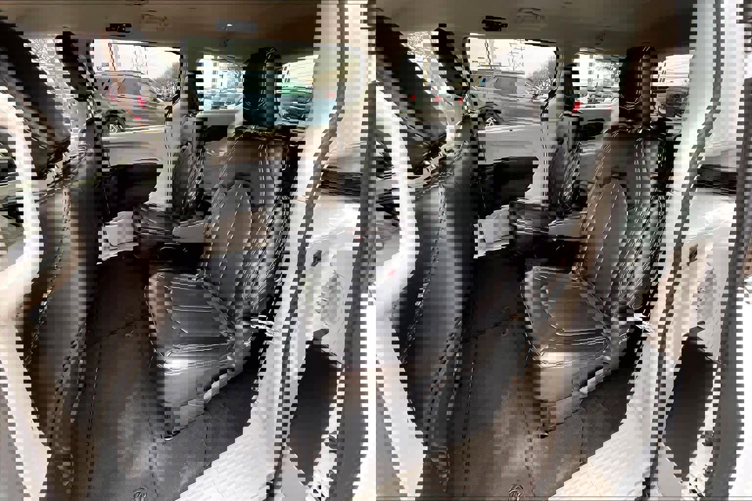 Used 2024 Chrysler Pacifica Touring-L image 21