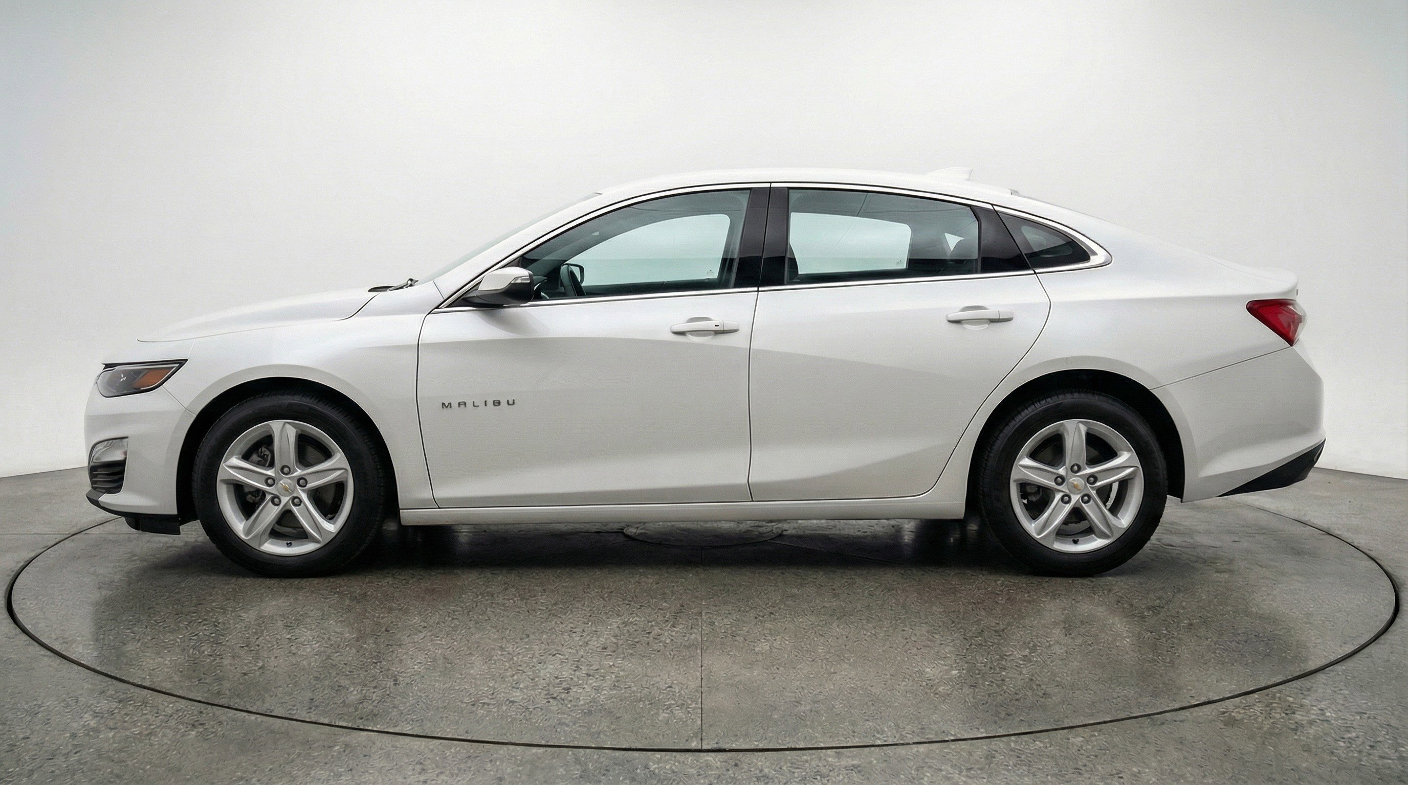 Used 2023 Chevrolet Malibu LT w/ Driver Confidence Package FWD image 5