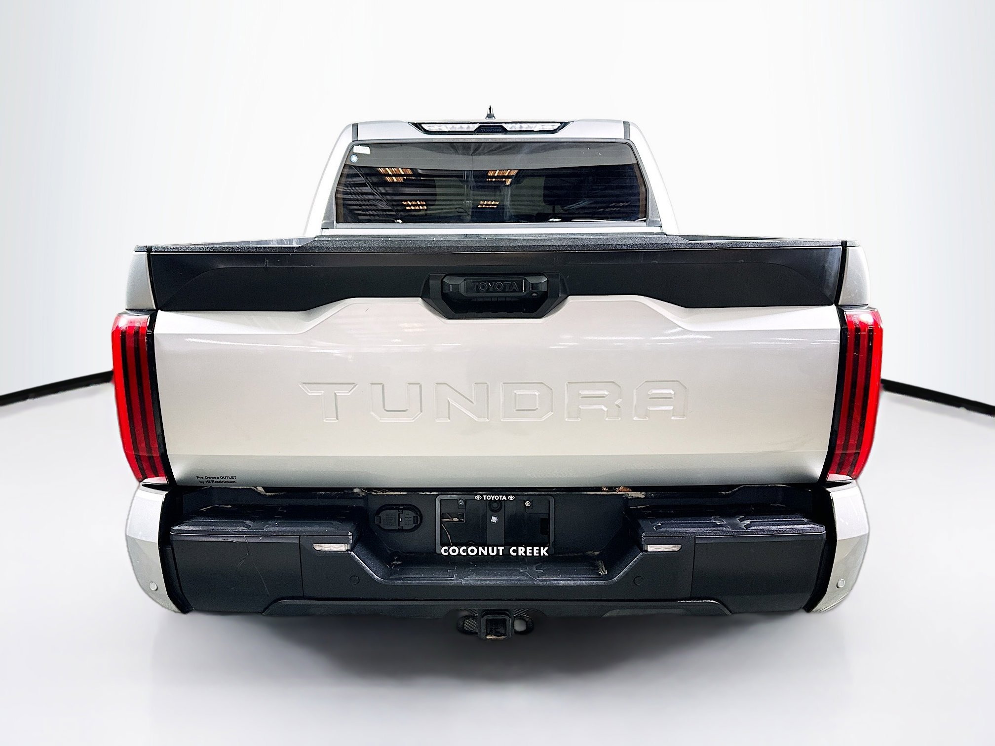 Used 2022 Toyota Tundra SR5 w/ Convenience Package image 4