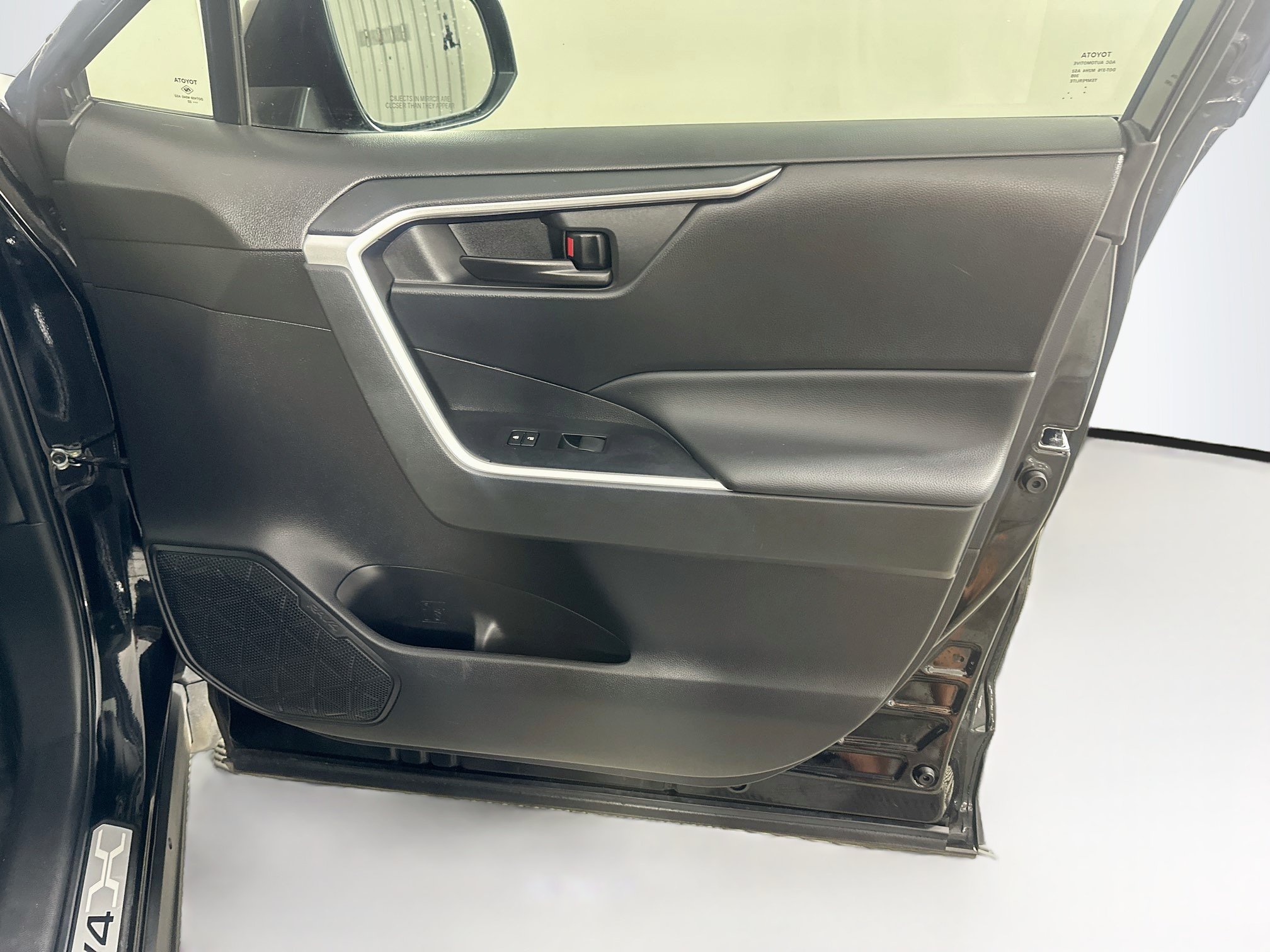 Used 2022 Toyota RAV4 LE FWD image 30