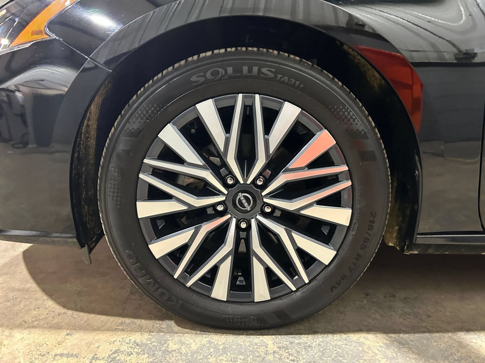 Used 2025 Nissan Altima 2.5 SV FWD image 20