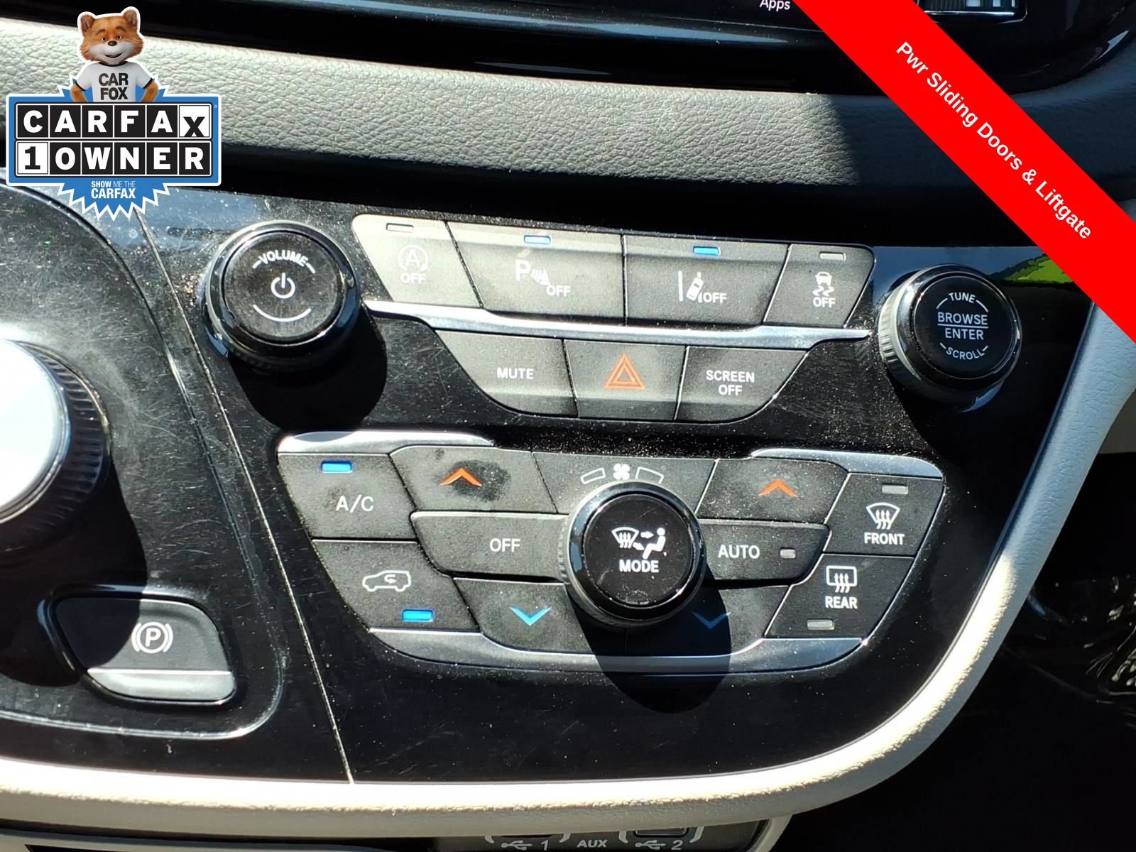 Used 2024 Chrysler Pacifica Touring-L FWD image 21