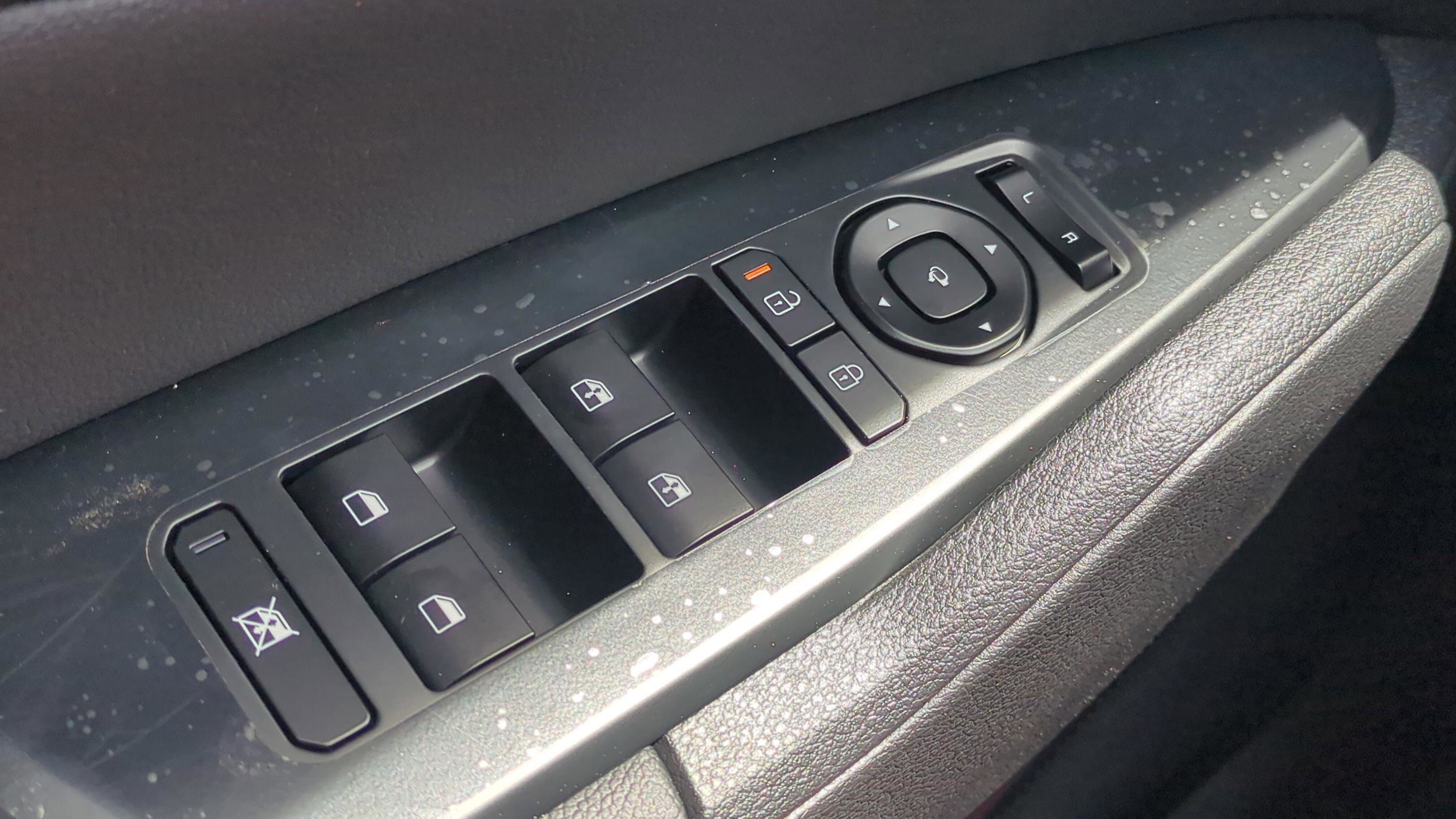 New 2026 Kia Sportage SX FWD image 19