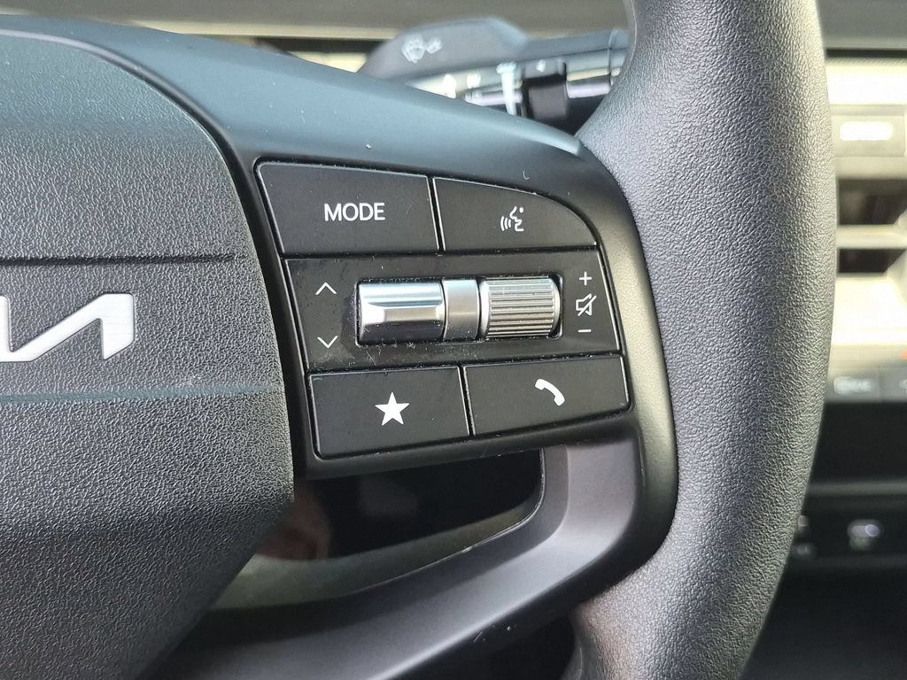 Used 2025 Kia K4 FWD image 22