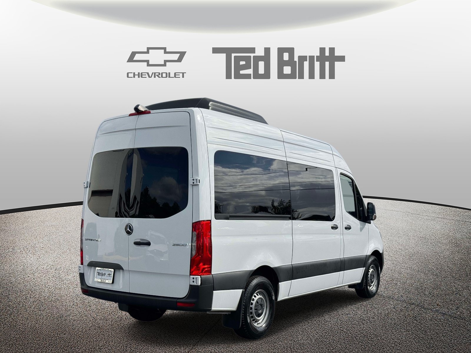 Used 2024 Mercedes-Benz Sprinter 2500 image 4