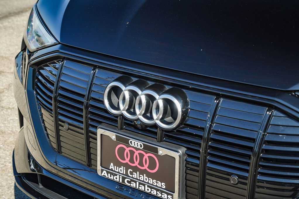 Used 2022 Audi e-tron Premium w/ Convenience Plus Package AWD/4WD image 9