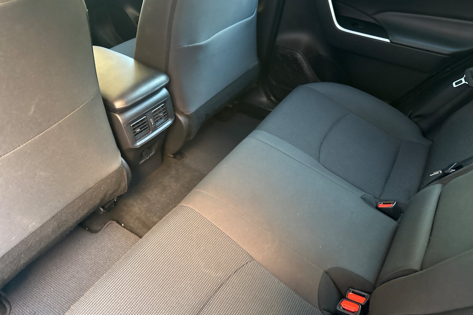 Used 2025 Toyota RAV4 LE AWD/4WD image 12
