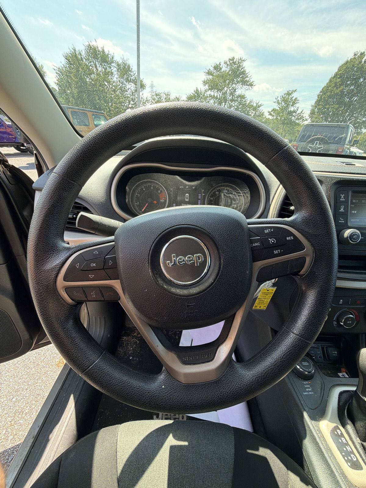 Used 2016 Jeep Cherokee Sport AWD/4WD image 17
