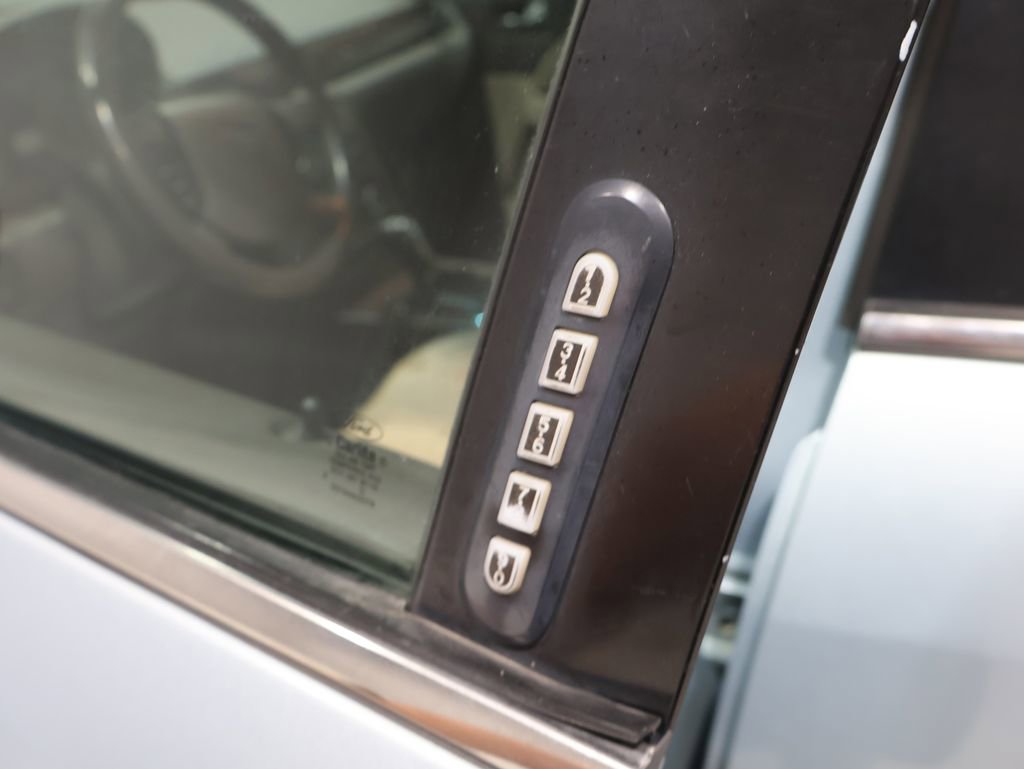 Used 2008 Ford Taurus SEL image 13