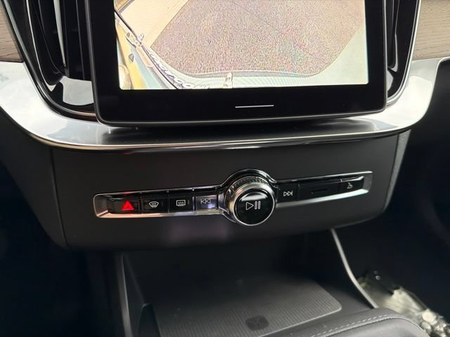 New 2027 Volvo XC90 B6 Plus AWD/4WD image 19