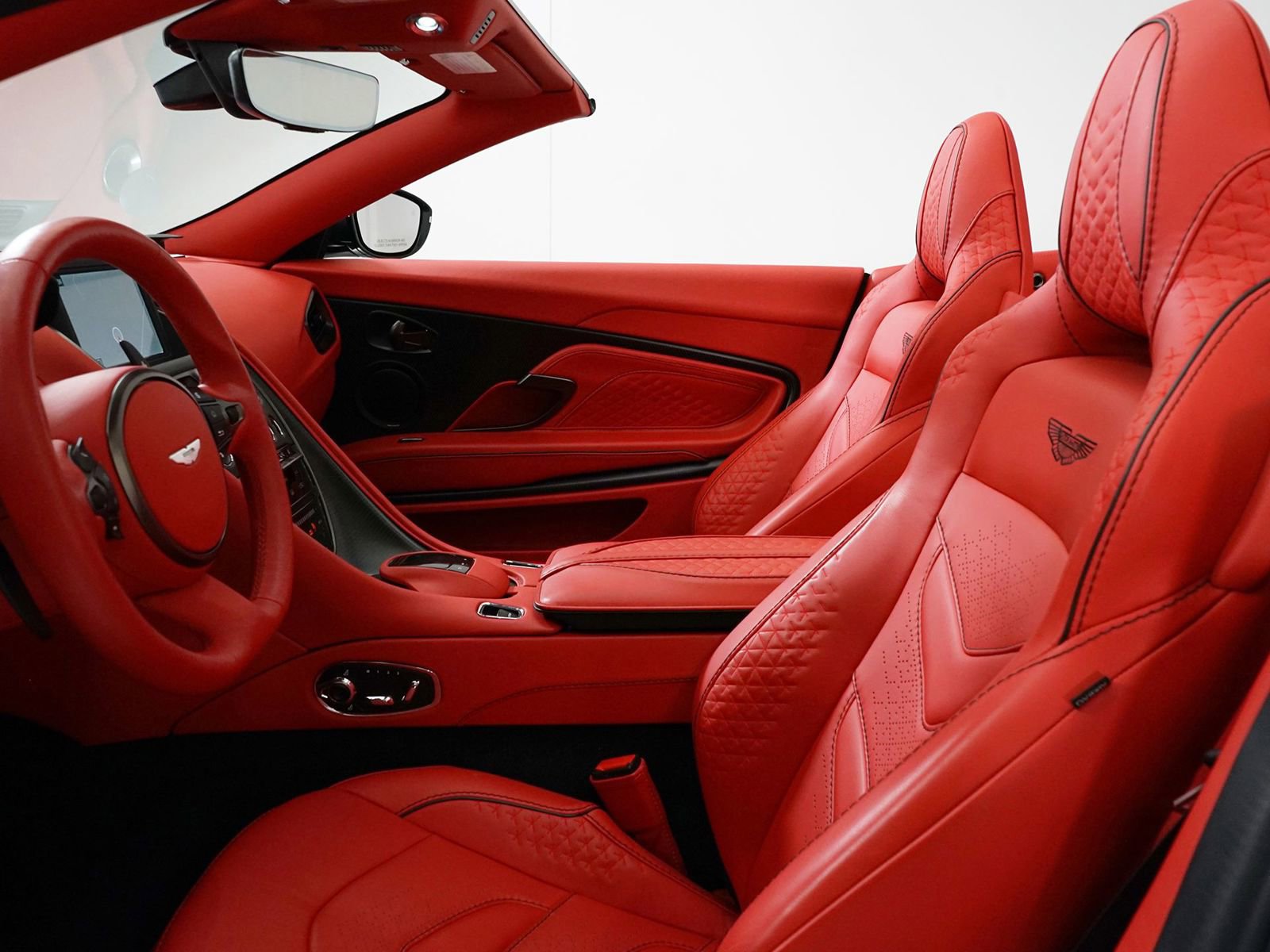 Used 2022 Aston Martin DBS Superleggera Volante image 25