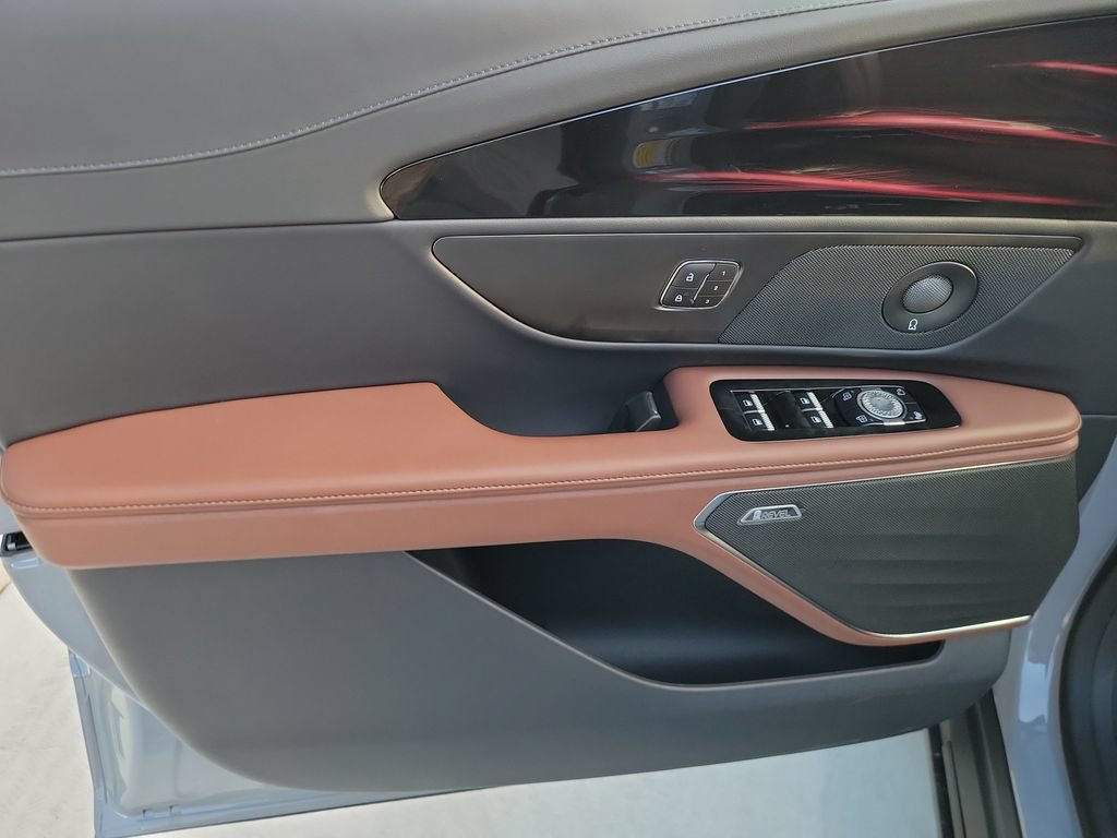 New 2026 Lincoln Nautilus Reserve AWD/4WD image 36
