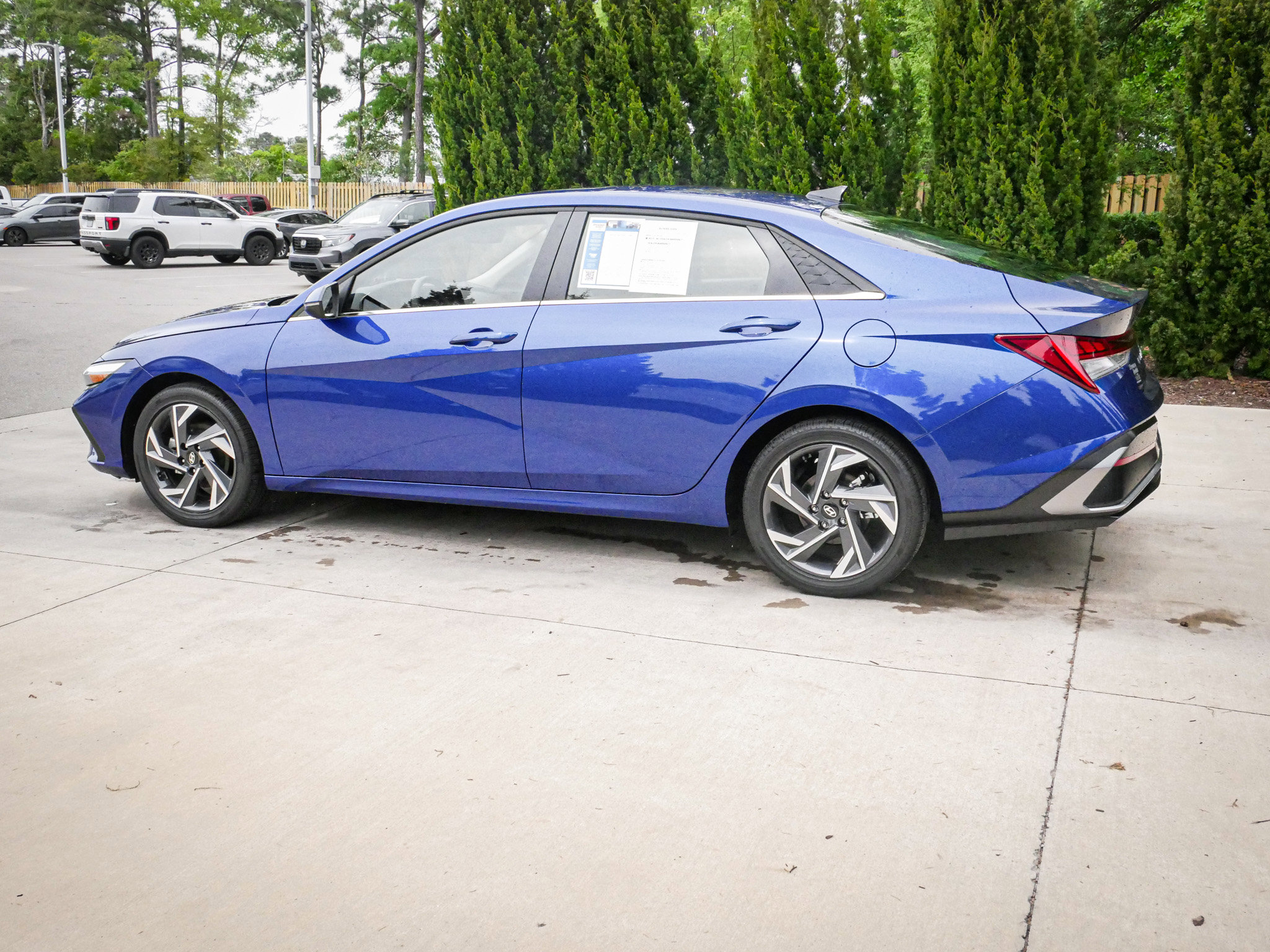 Used 2025 Hyundai Elantra Limited image 7