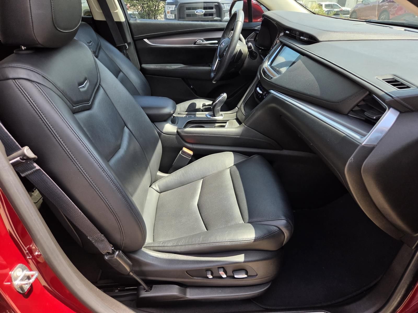 Used 2018 Cadillac XT5 Premium Luxury w/ Driver Assist Package FWD image 12