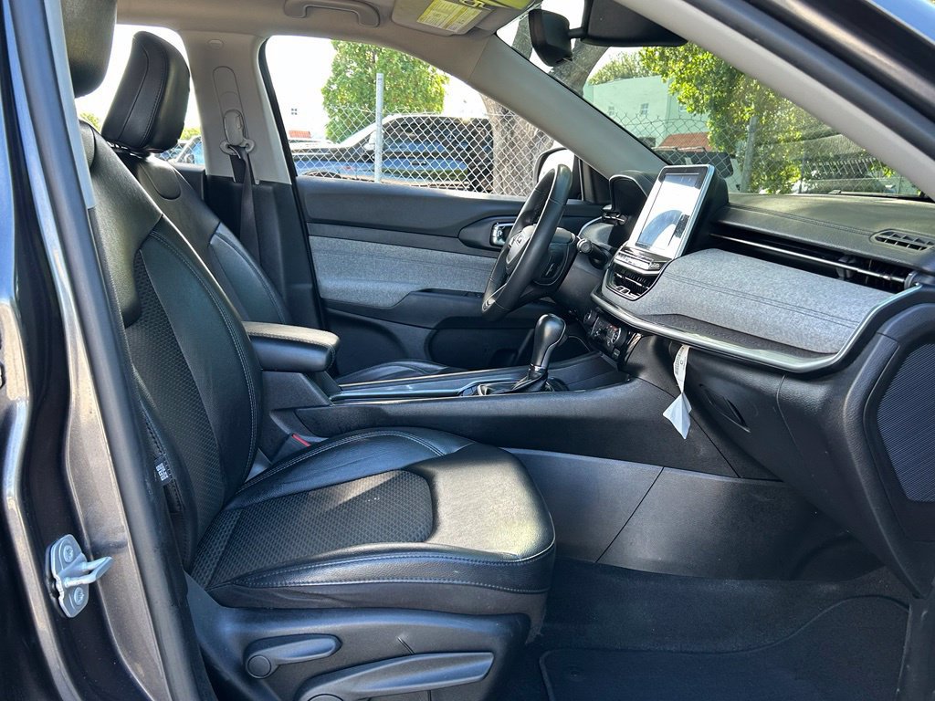 Used 2022 Jeep Compass Latitude FWD image 46