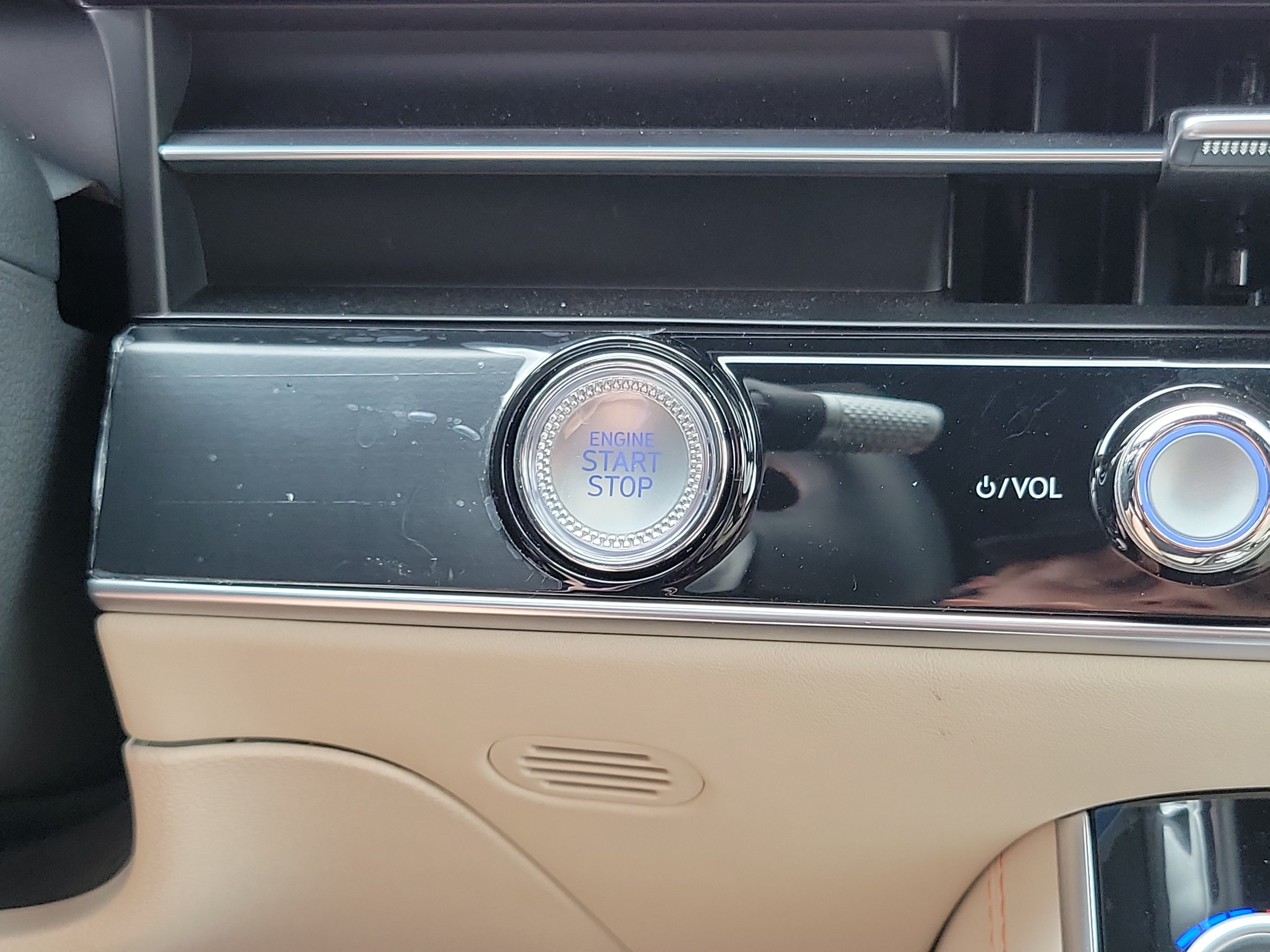 Certified 2026 Genesis GV70 3.5T Sport Prestige AWD/4WD image 17