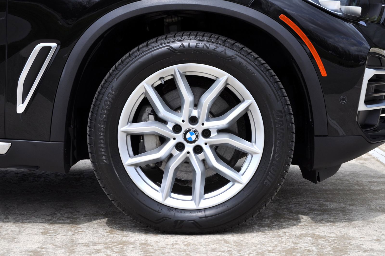 Used 2023 BMW X5 xDrive40i w/ Parking Assistance Package AWD/4WD image 18