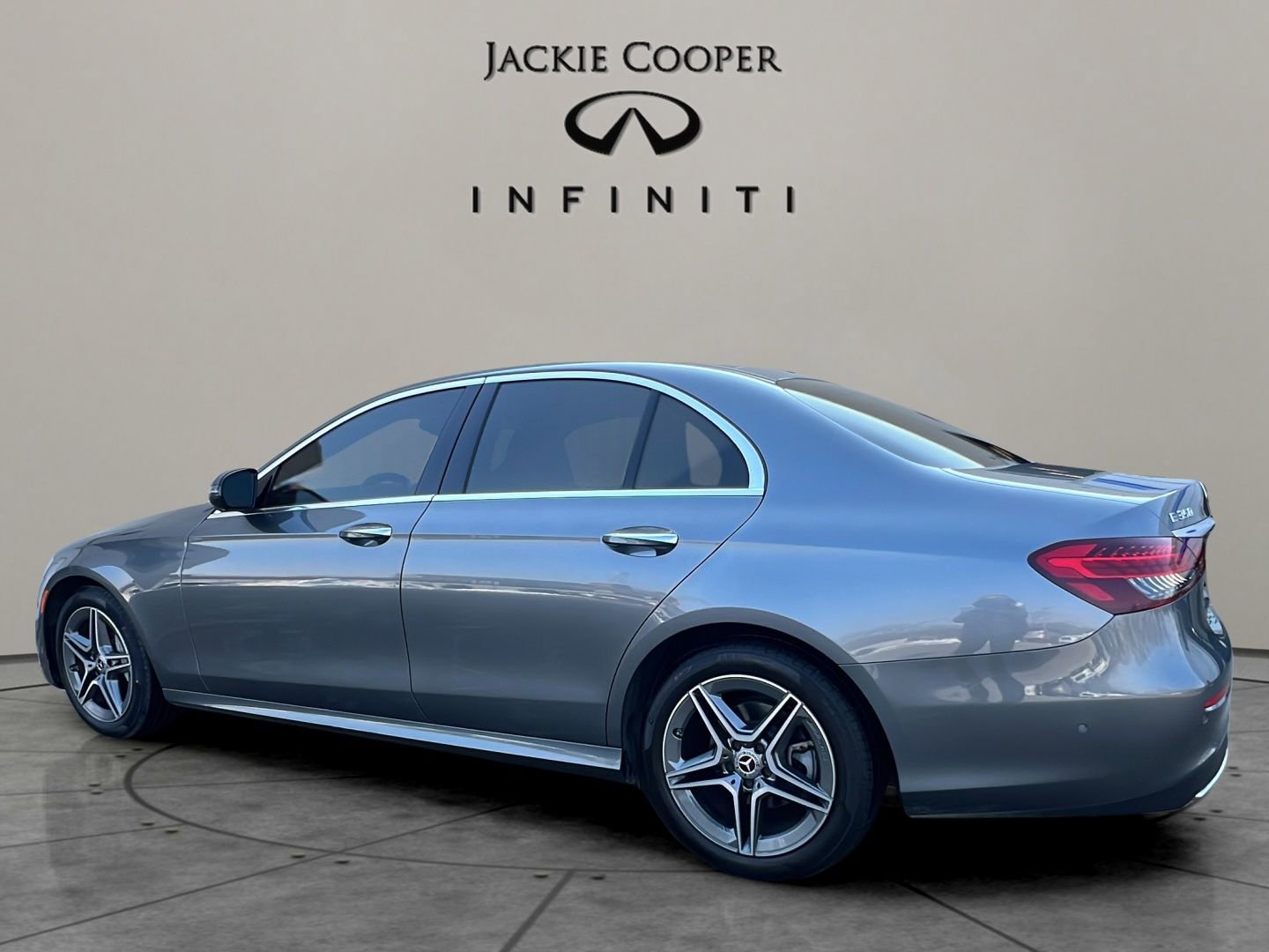 Used 2023 Mercedes-Benz E 350 4MATIC Sedan image 3