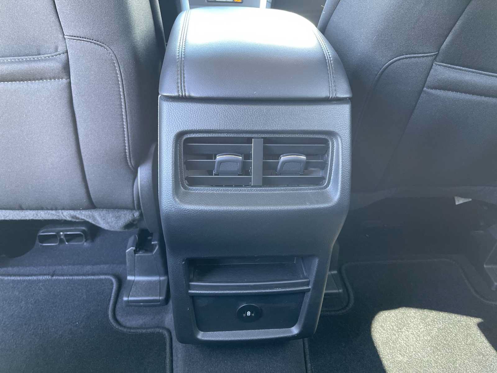 Used 2024 Ford Edge SE w/ Cargo Accessory Package AWD/4WD image 23