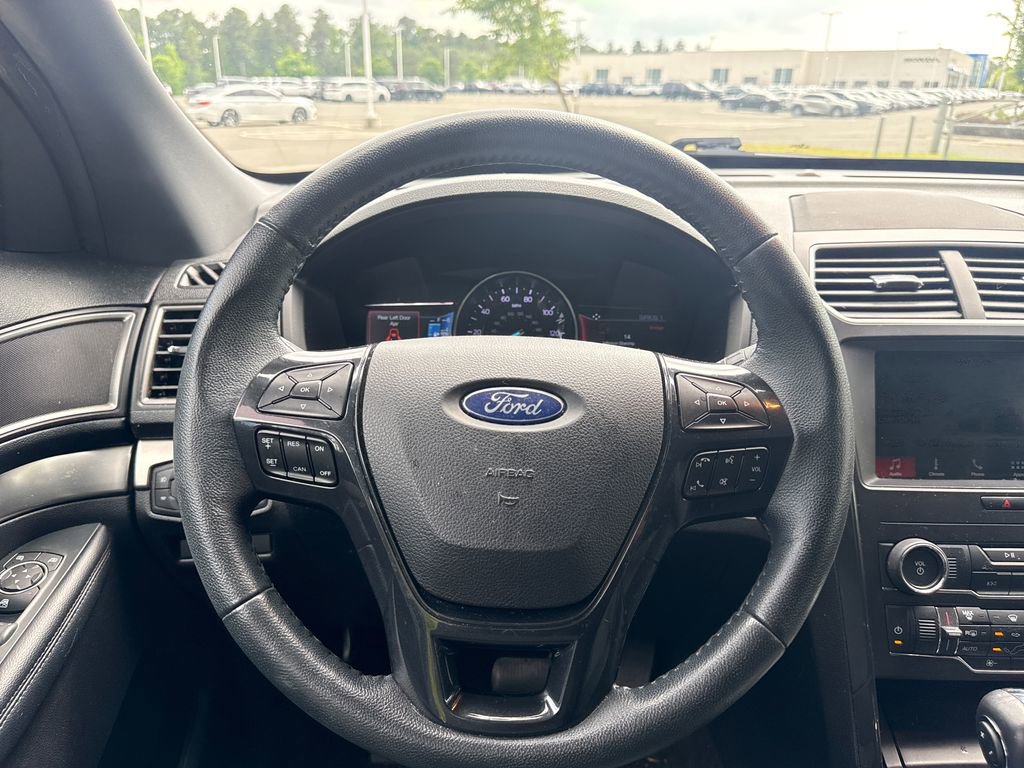 Used 2019 Ford Explorer XLT w/ Equipment Group 201A AWD/4WD image 19