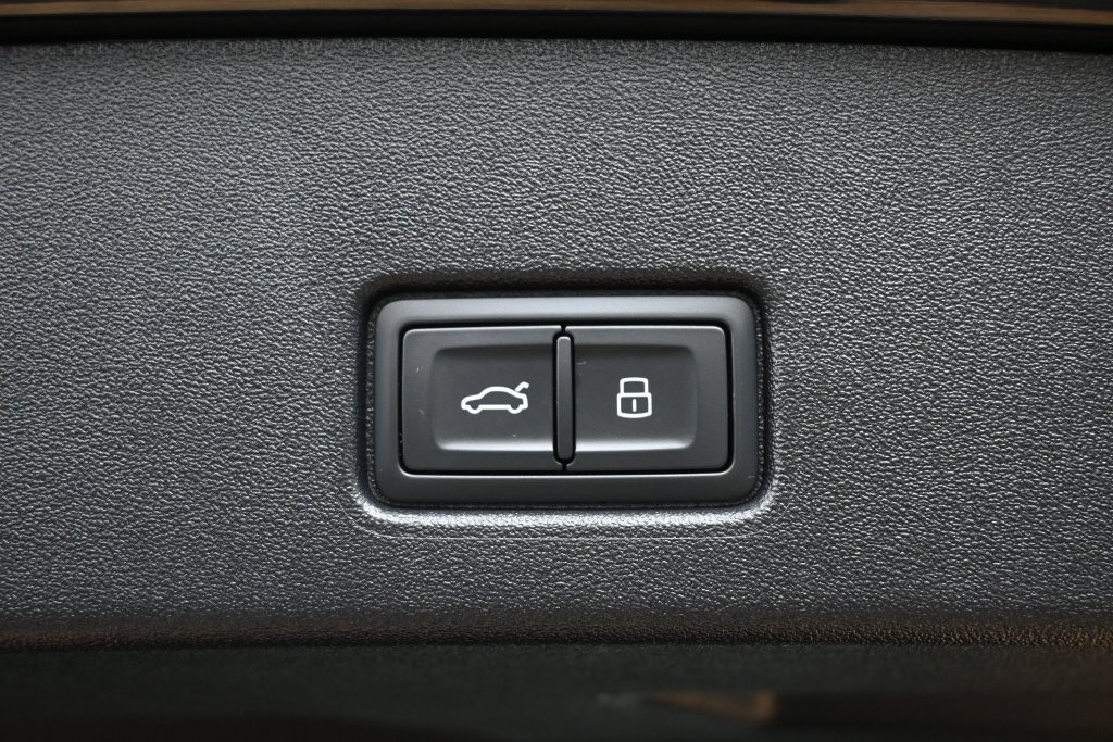 Used 2024 Audi Q4 e-tron Prestige AWD/4WD image 10