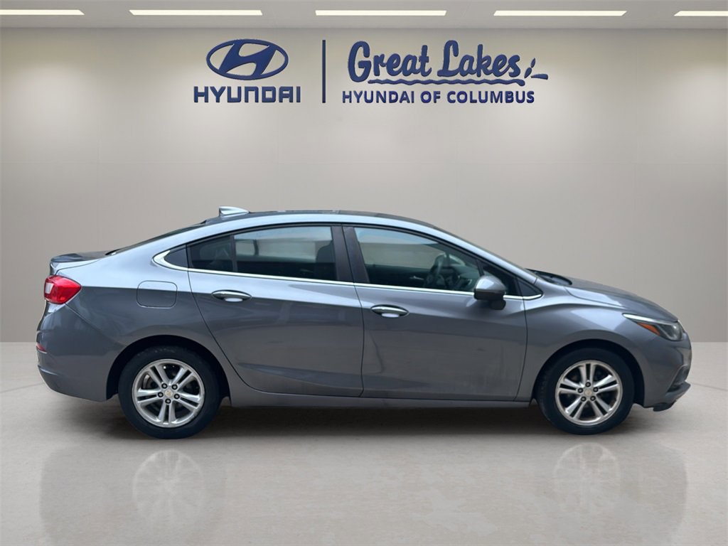 Used 2018 Chevrolet Cruze LT w/ Convenience Package image 6