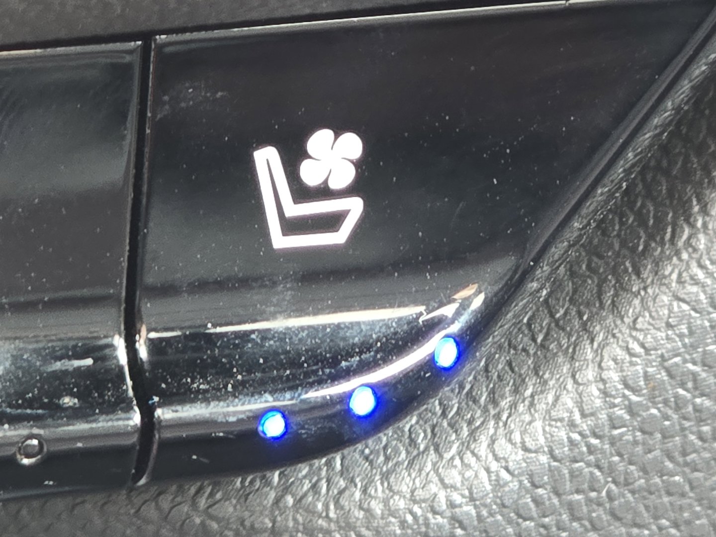 Certified 2023 Chevrolet Blazer RS w/ Driver Confidence II Package image 13