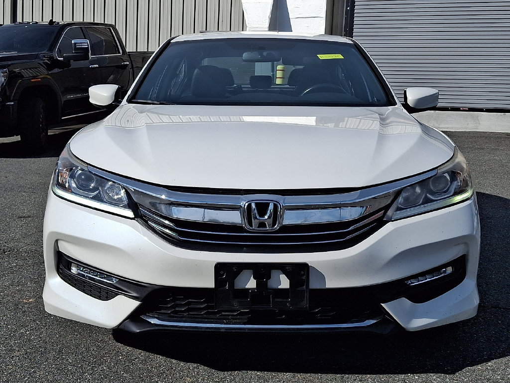 Used 2017 Honda Accord Sport image 2