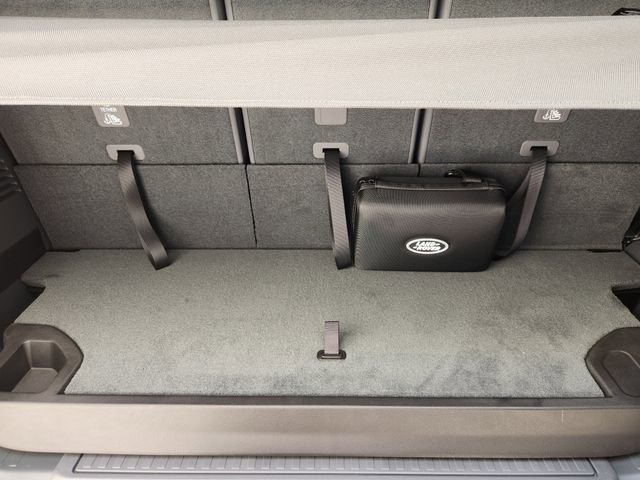 New 2025 Land Rover Defender 130 X-Dynamic SE image 23