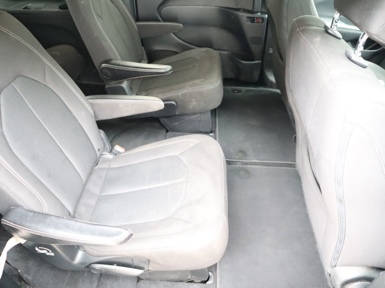 Used 2018 Chrysler Pacifica Touring Plus w/ S Appearance Package FWD image 49