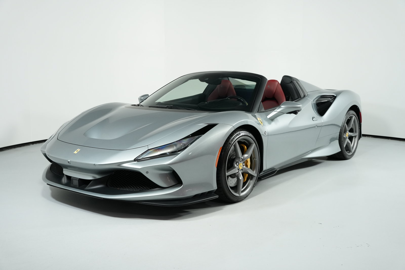 Used 2021 Ferrari F8 Spider RWD image 22