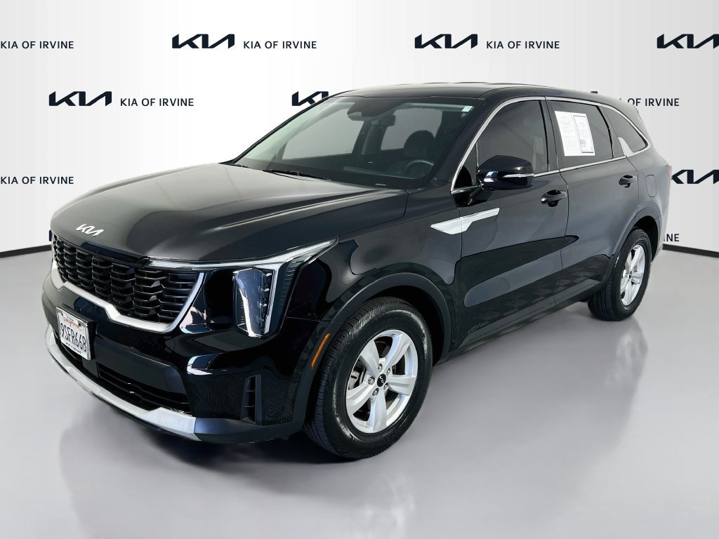 Certified 2025 Kia Sorento LX FWD image 4