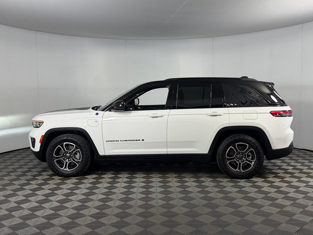 Used 2023 Jeep Grand Cherokee Trailhawk w/ Luxury Tech Group III AWD/4WD image 10