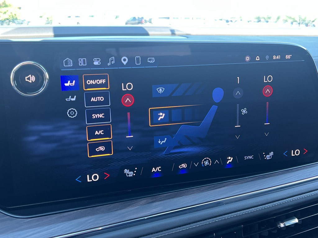 Used 2025 Chevrolet Suburban Z71 AWD/4WD image 24