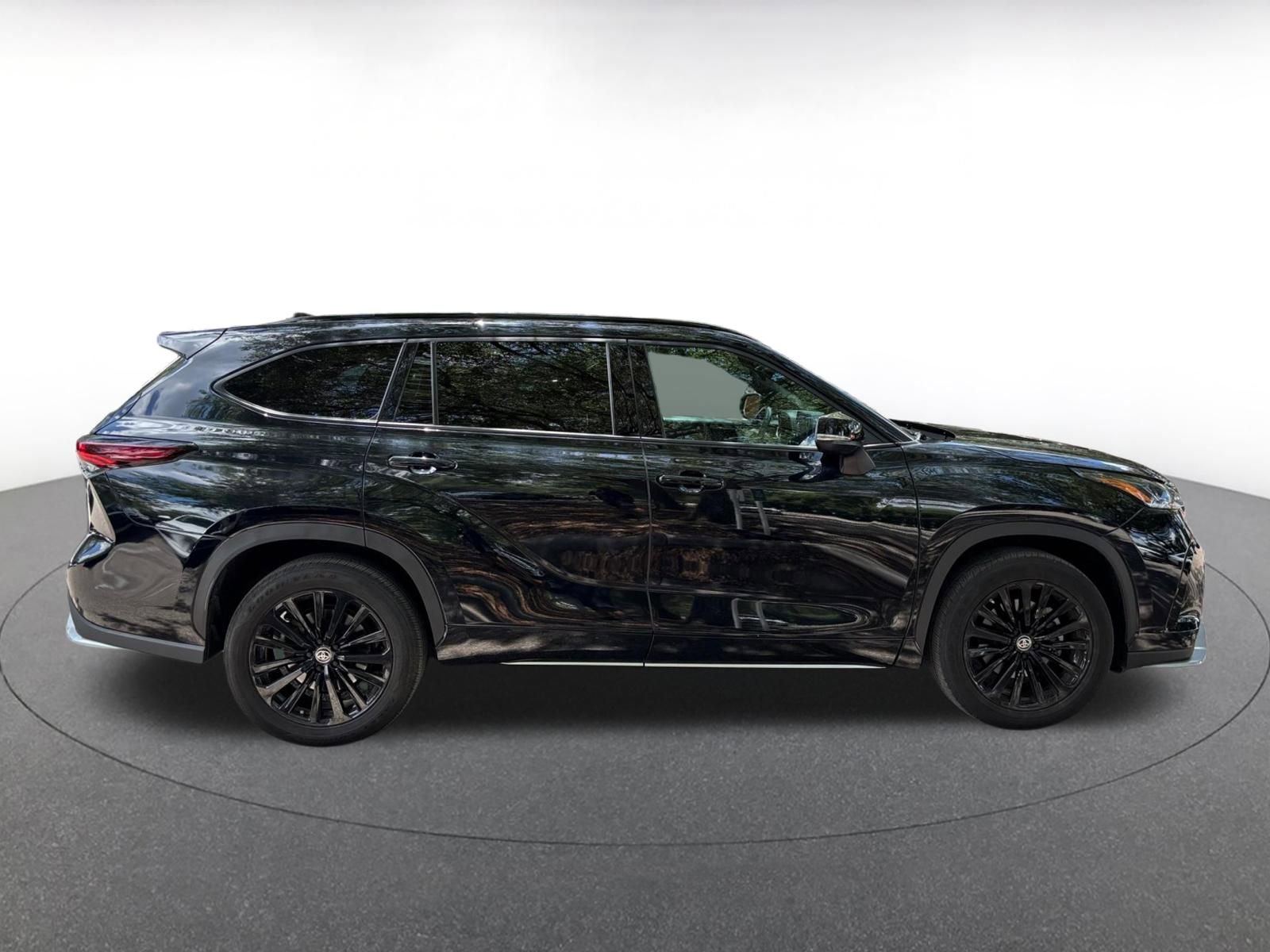 Used 2025 Toyota Highlander XSE AWD/4WD image 14