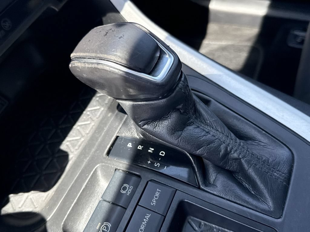 Used 2021 Toyota RAV4 XLE Premium FWD image 10