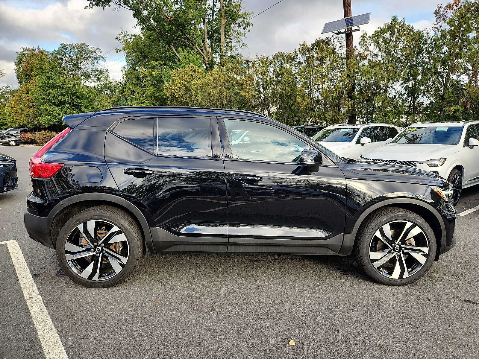Certified 2023 Volvo XC40 B5 Plus w/ Climate Package AWD/4WD image 7