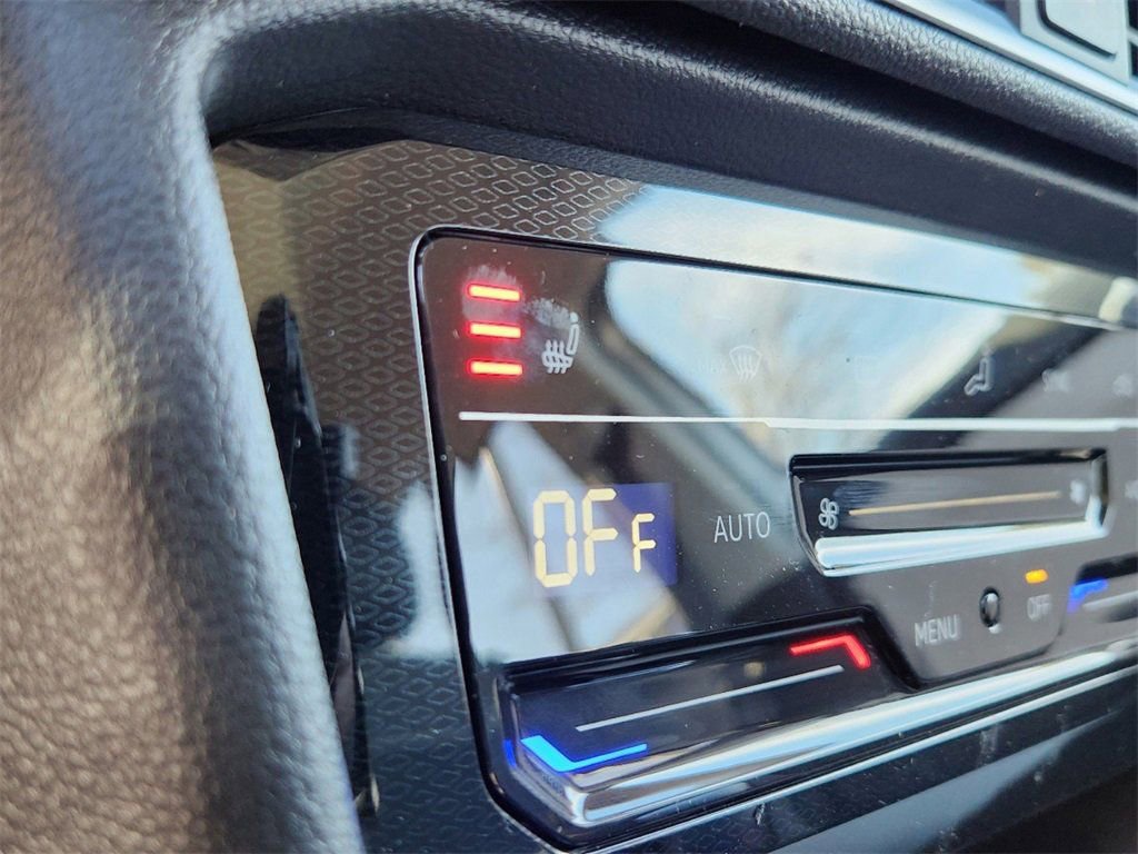 New 2025 Volkswagen Taos SE image 14