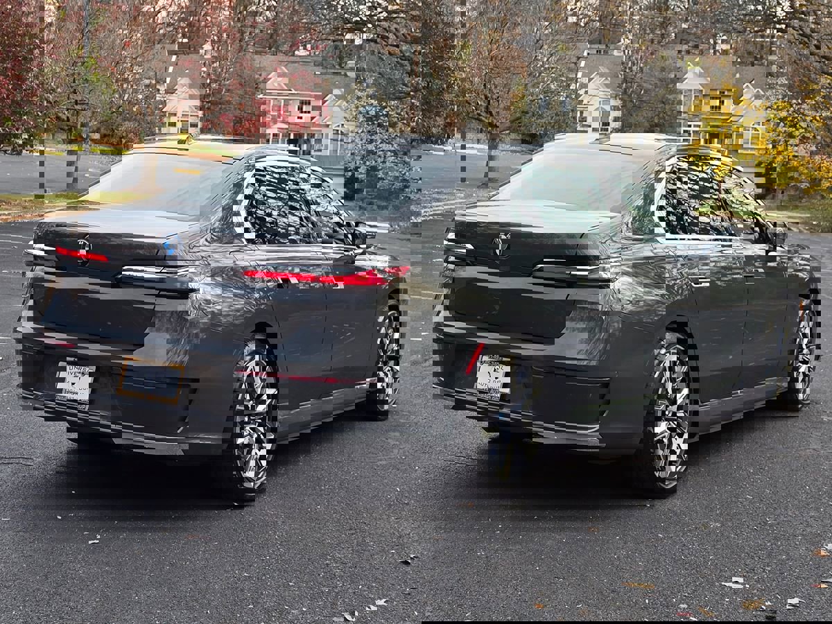 Used 2024 BMW i7 xDrive60 w/ Executive Package image 6