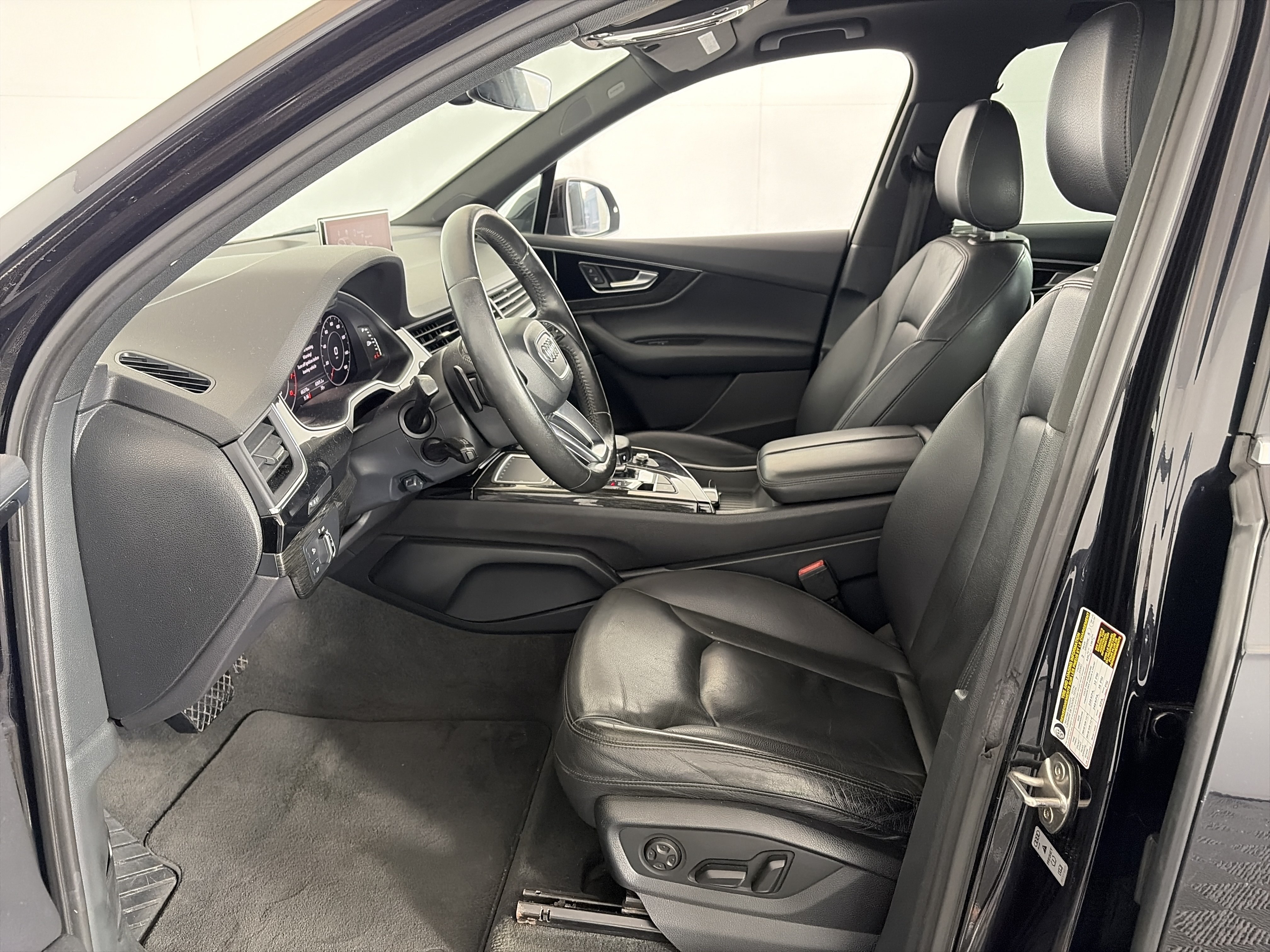 Used 2017 Audi Q7 3.0T Premium Plus w/ Premium Plus Package AWD/4WD image 6