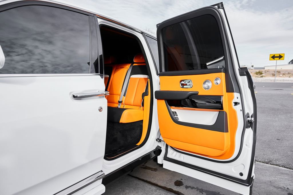 Used 2025 Rolls-Royce Cullinan AWD/4WD image 39