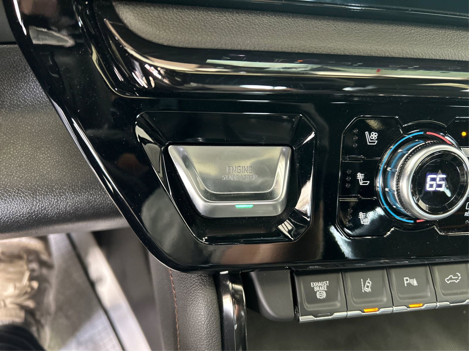 Used 2024 GMC Sierra 2500 AT4 w/ AT4 Premium Plus Package AWD/4WD image 28
