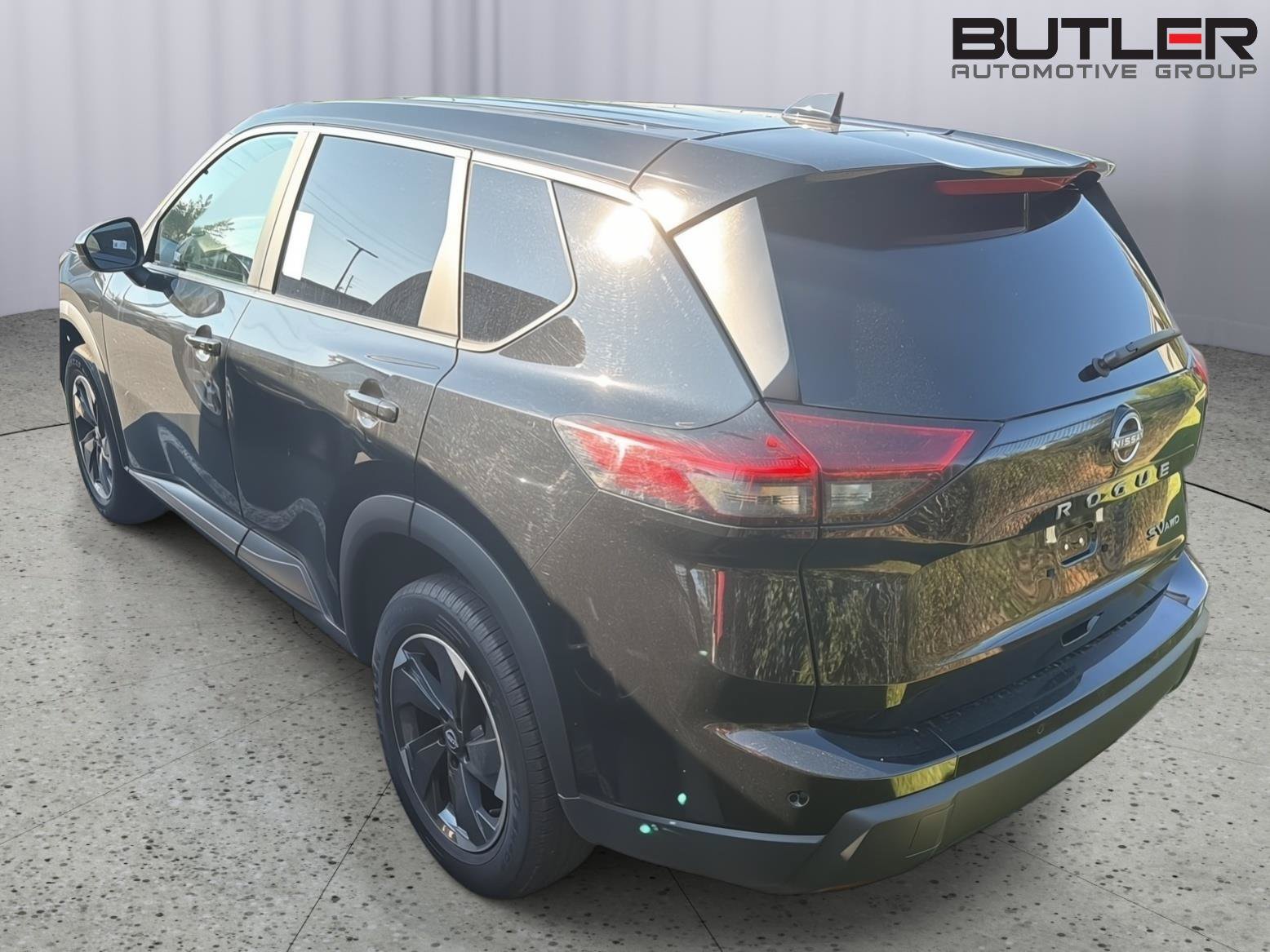 Used 2024 Nissan Rogue SV AWD/4WD image 10
