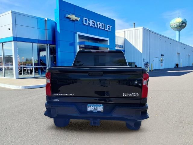 Used 2022 Chevrolet Silverado 3500 High Country w/ Safety Package II AWD/4WD image 4
