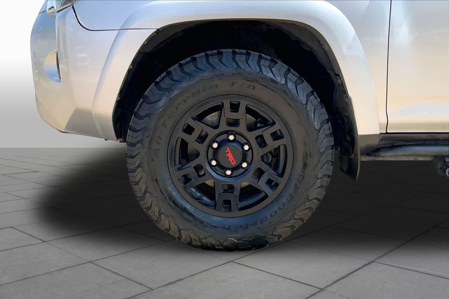 Used 2018 Toyota 4Runner TRD Off-Road Premium AWD/4WD image 11