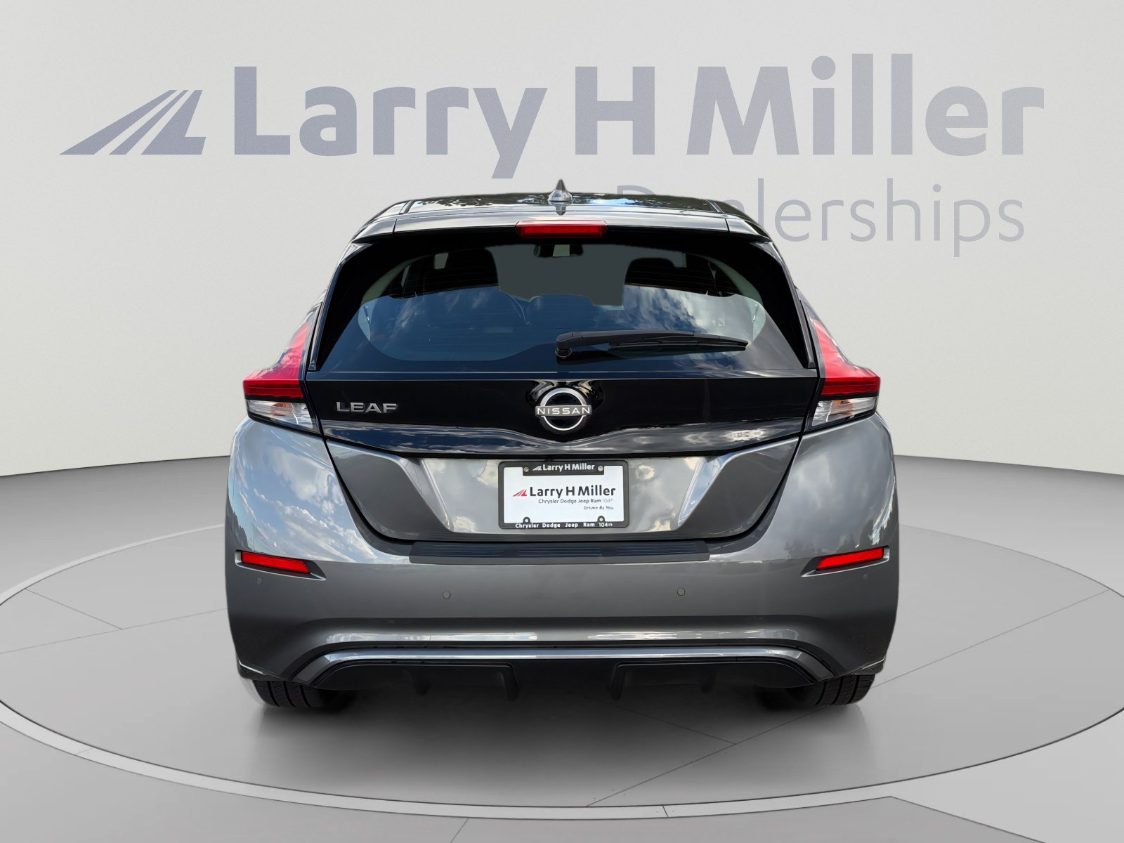 Used 2025 Nissan Leaf S FWD image 5