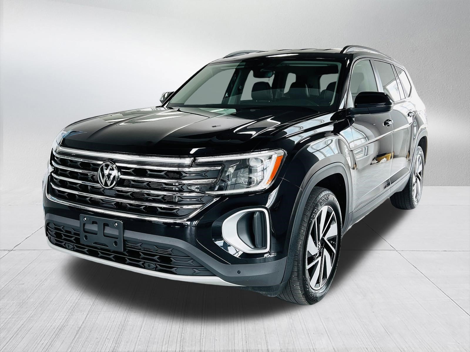 Used 2025 Volkswagen Atlas SE AWD/4WD image 1